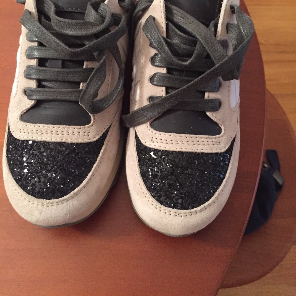 Sneakers,